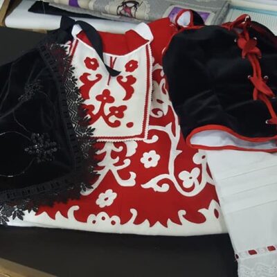Conjunto regional rojo