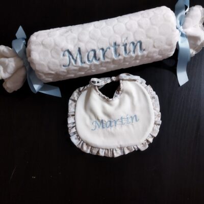 Babero y cojin de caramelo bordados martin